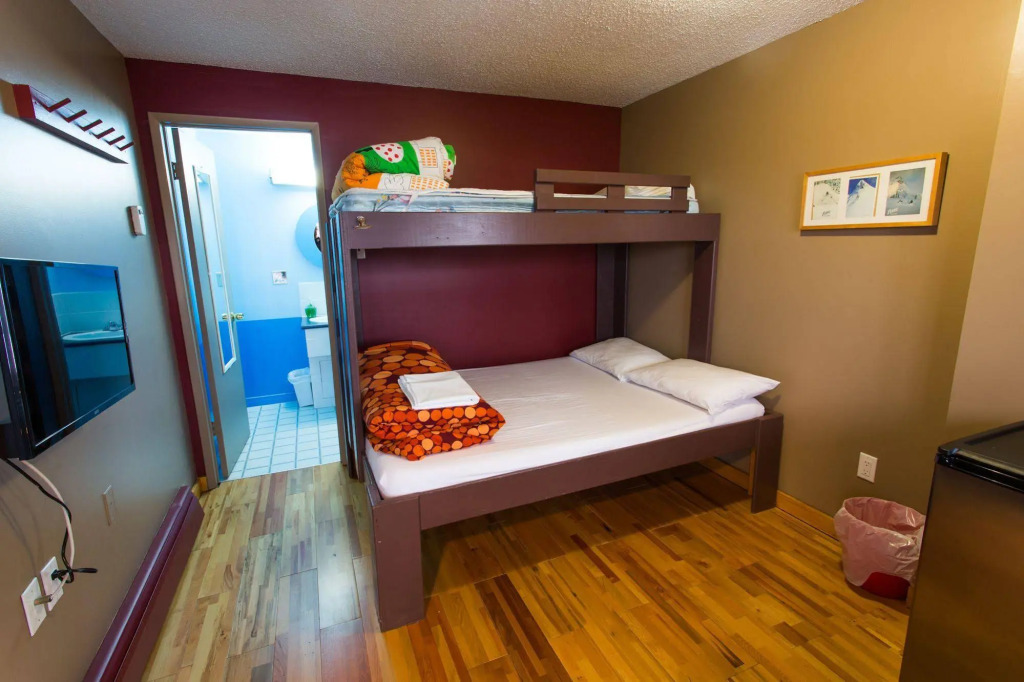 The Raging Elk Adventure Lodging