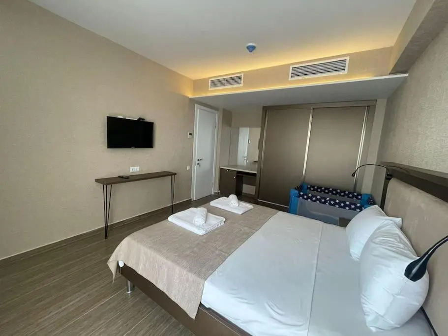 Leo Group Luxury Apartment 1834 Alliance Palace