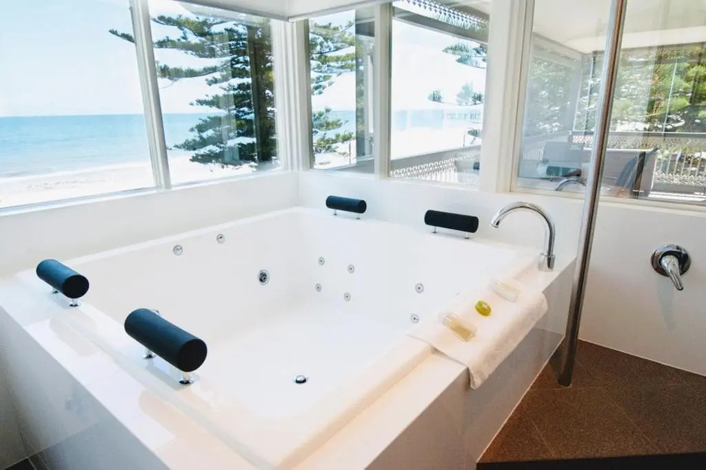 Seawall Apartments