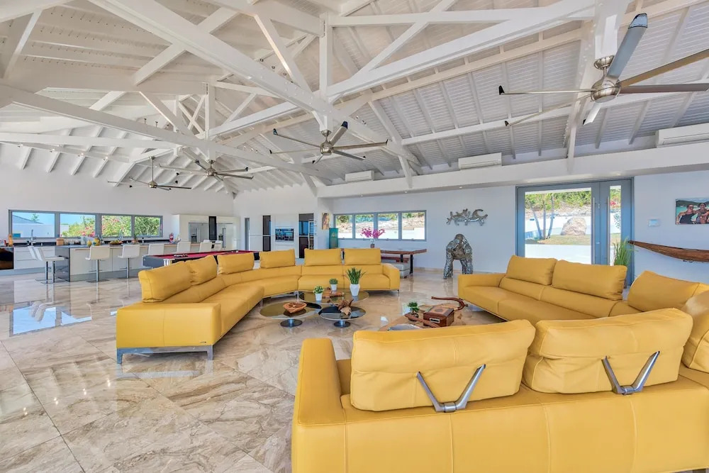 Swanky Caribbean Estate, Ocean Views, Heated Pool, AC, Free Wifi, Ping Pong, Pool Table