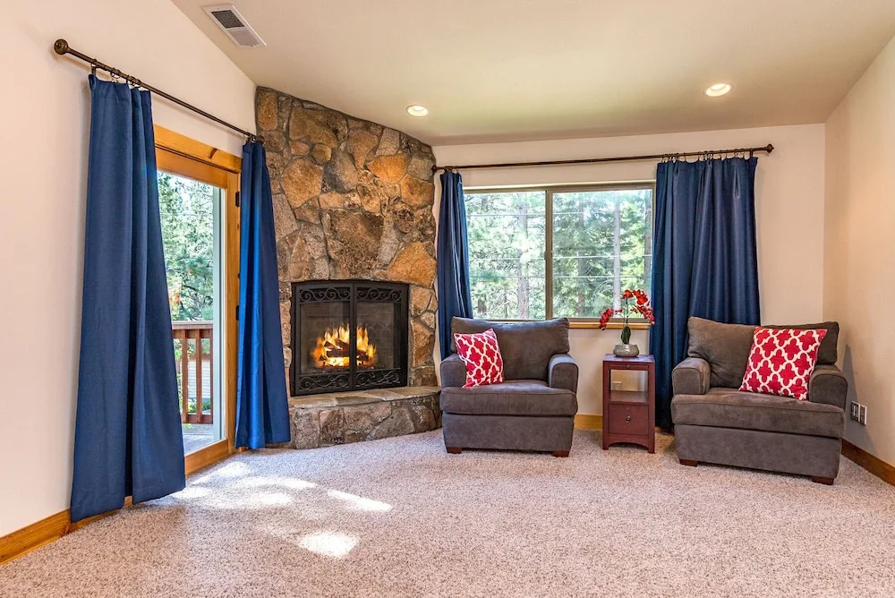 Large 4br W/ Pool, Fenced Backyard - Bike To Beach 4 Bedroom Home