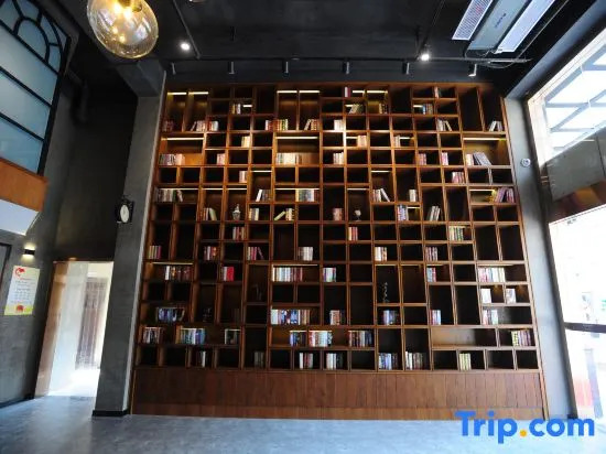 James Joyce Coffetel (Wuhan Xudong Xujiapeng Metro Station)