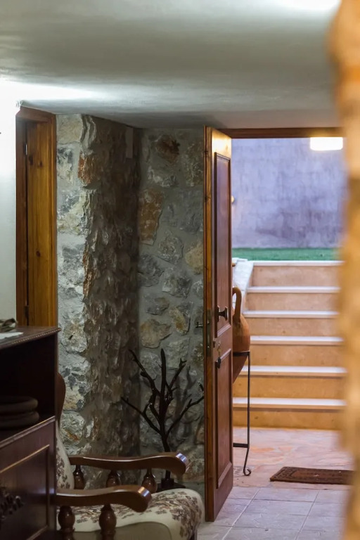 Spacious home with garden in Marathonas