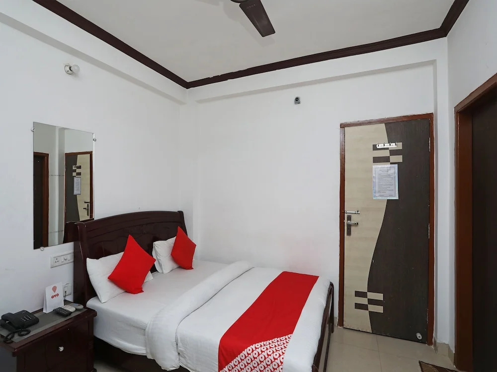 OYO 15027 Hotel Lotus International
