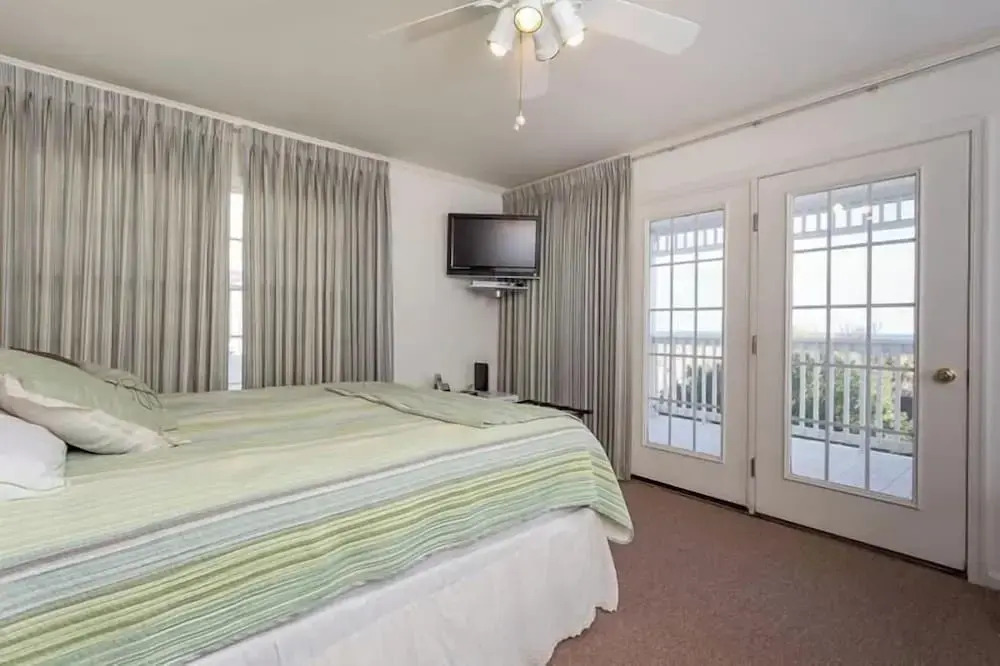 Rodney Avenue 3B