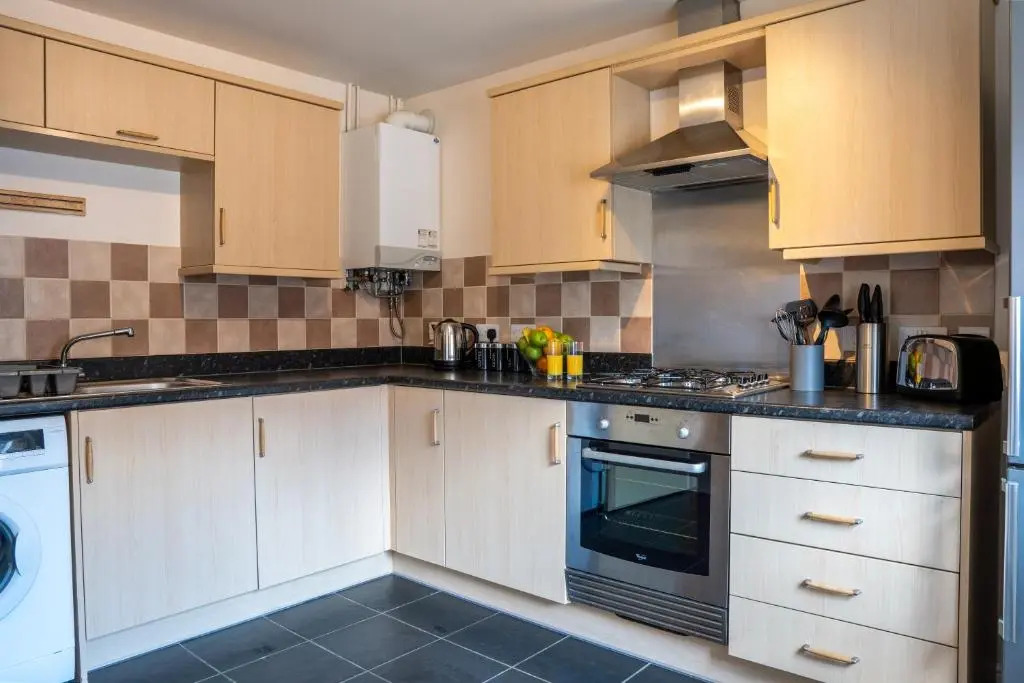 Stylish 2 bedroom, 2 bathroom with Free Parking and WiFi
