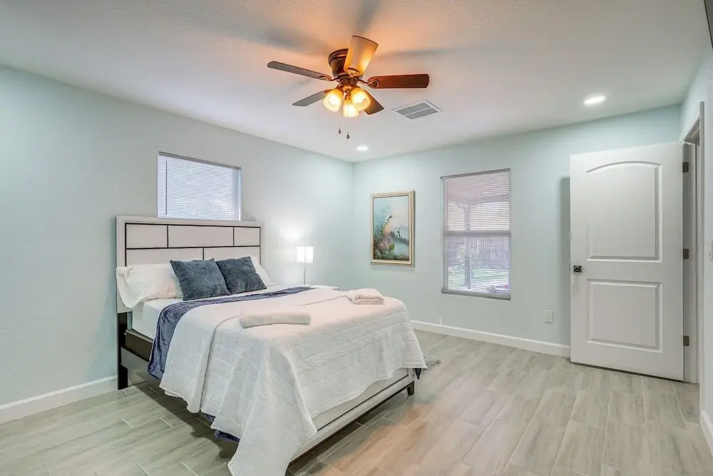Vibrant Tampa Home: Perfect for Long Stays!