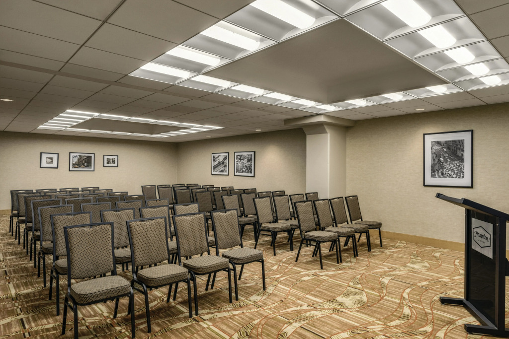 Hampton Inn New York - LaGuardia Airport