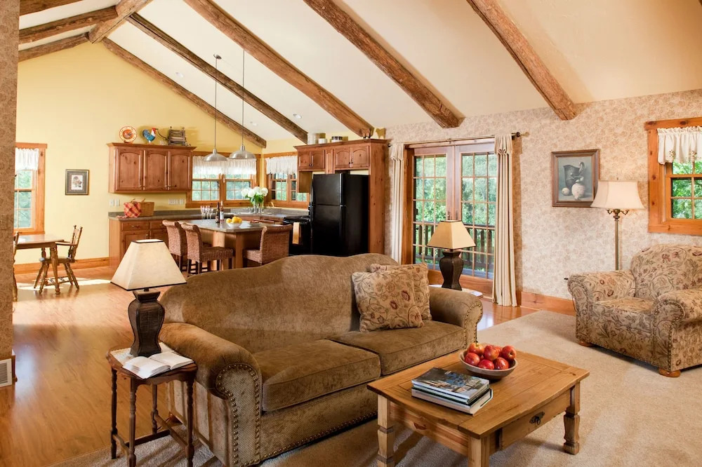 Chanticleer Cabins