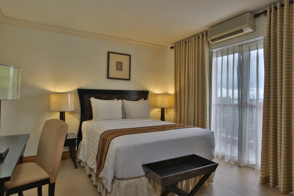 Crown Regency Suites Mactan