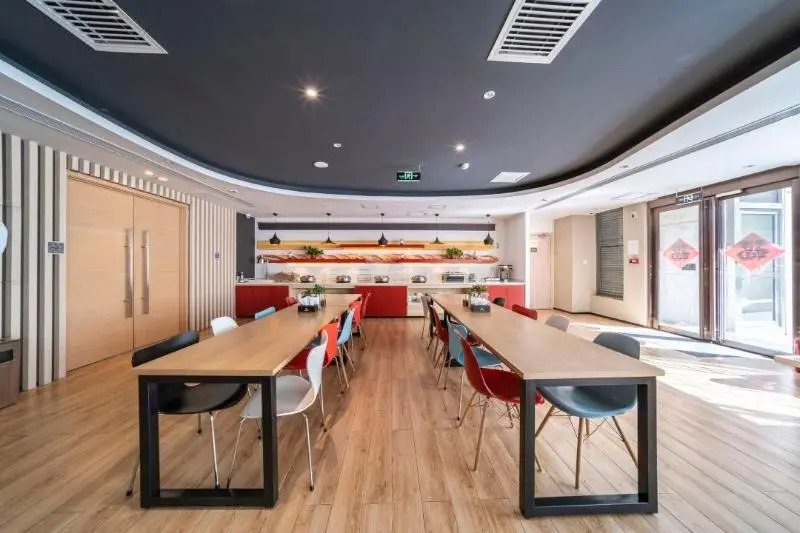 ibis Xinzhou Qiyi Road Hotel