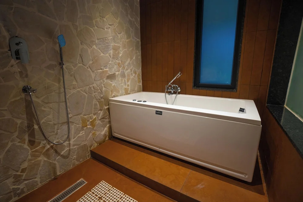 Pleasant Tree Hotels - Luxury Stay Amidst Nature