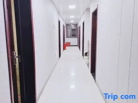 Zhoukou Kaixinyuan Hotel (Baicheng Railway Station)