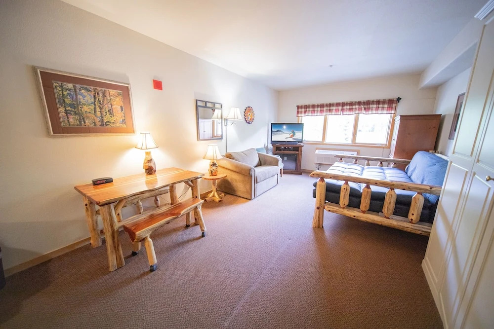 Gateway Lodge 5024