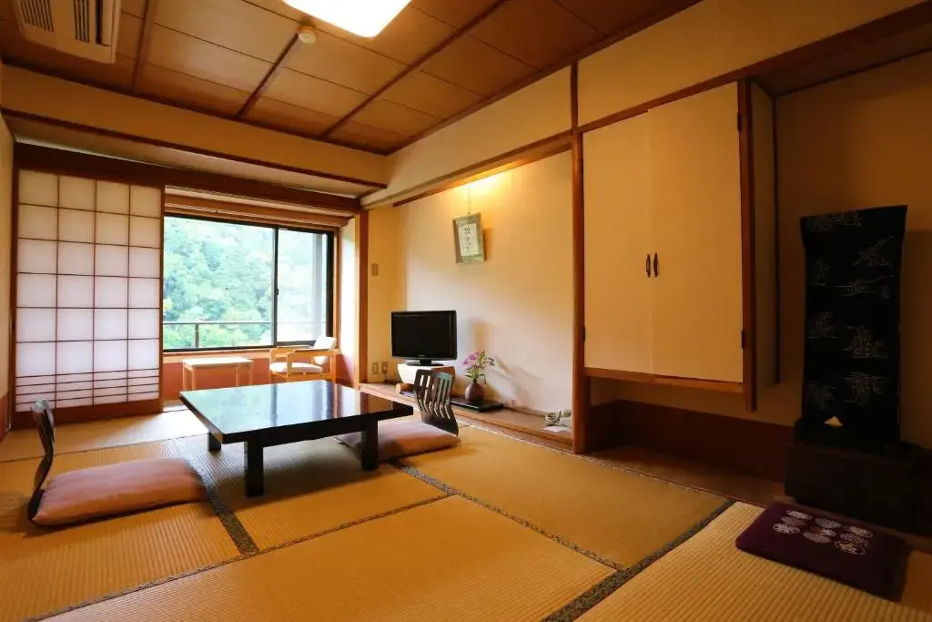 Momijiya Honkan Takaosansou