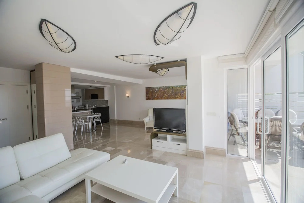 Villa Motion 2 by Akdenizvillam