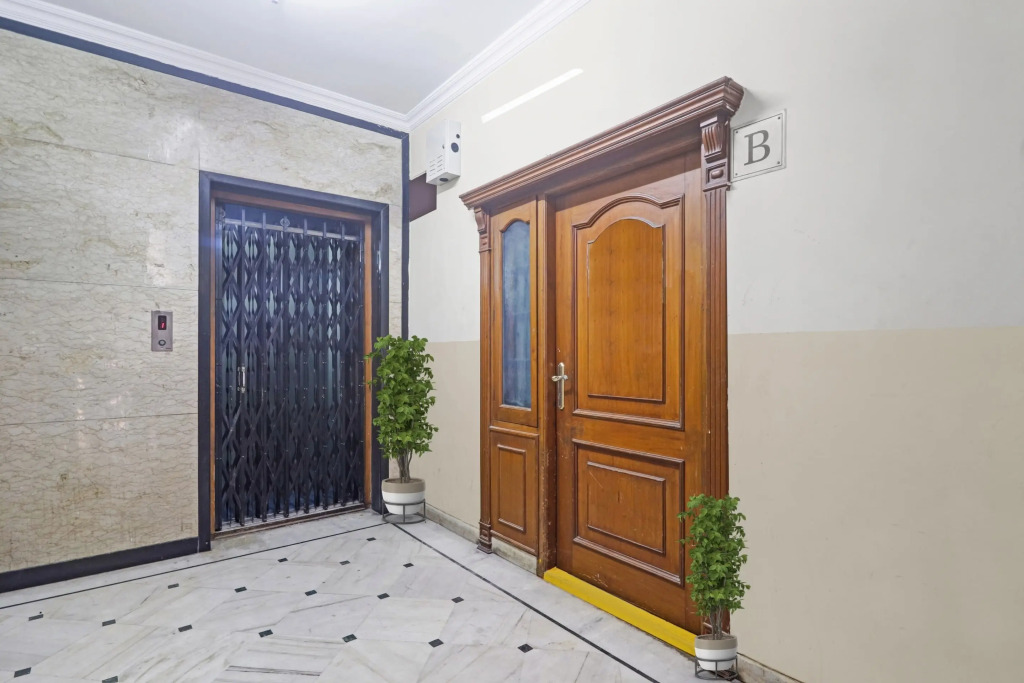 Capital O Samrat Palace Near Nampally Station