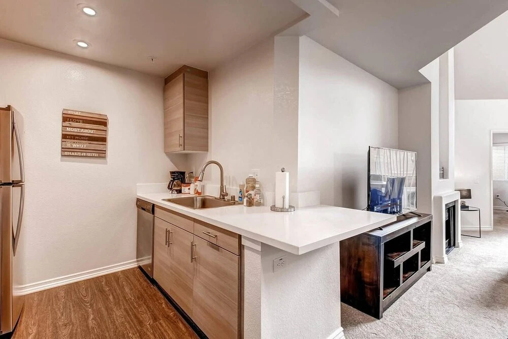 H3 -Gorgeous Multi Level San Diego Loft - Work or Escape Free Parking - #1 Location!