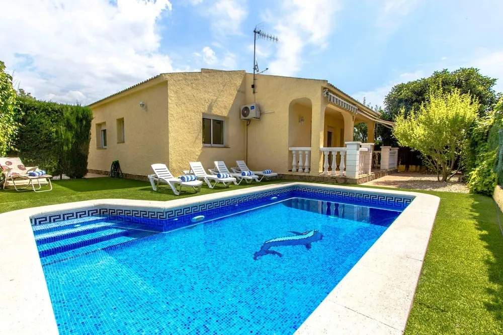 Villa With 4 Bedrooms in Calafell, With Enclosed Garden and Wifi Near the Beach