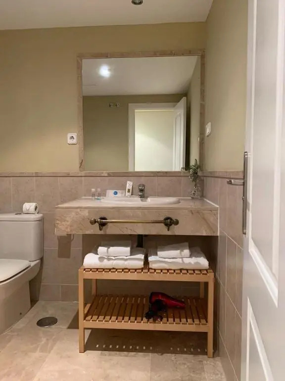 Apartamento espacioso muy tranquilo y con jardines cercano a la playa y con 06 piscinas