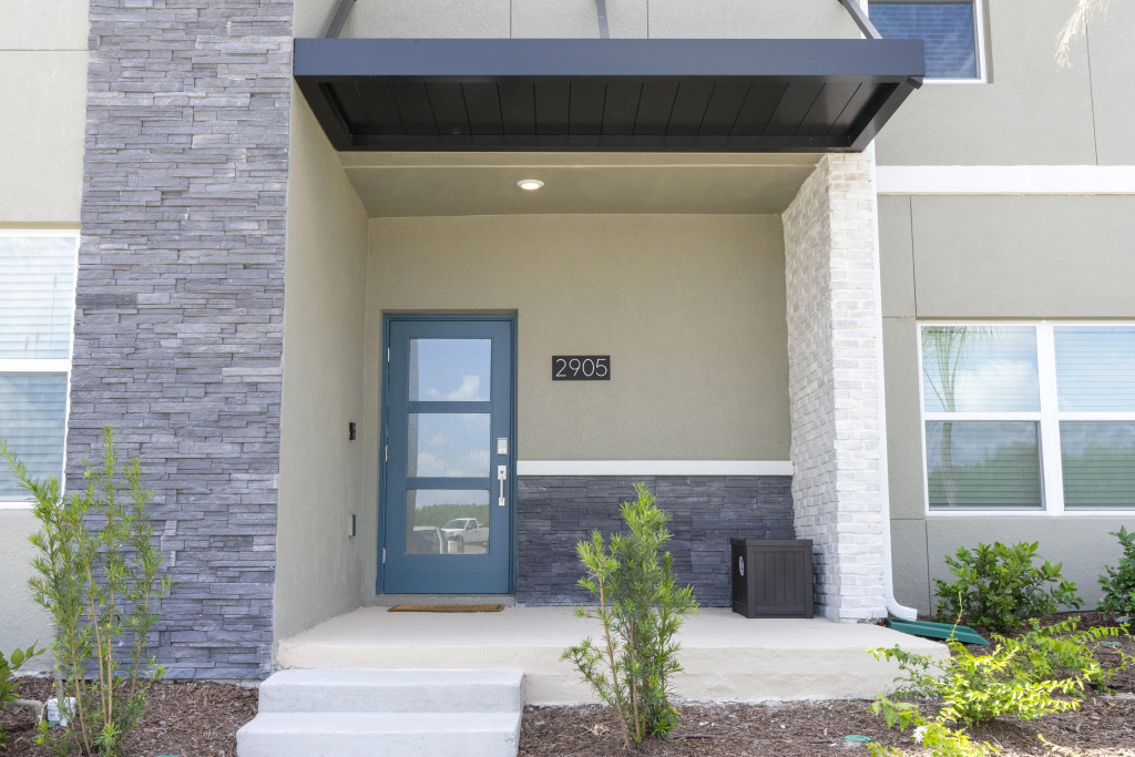 Luxurious Family-friendly 5 Bd 12 Guests w Screened Pool Close to Disney