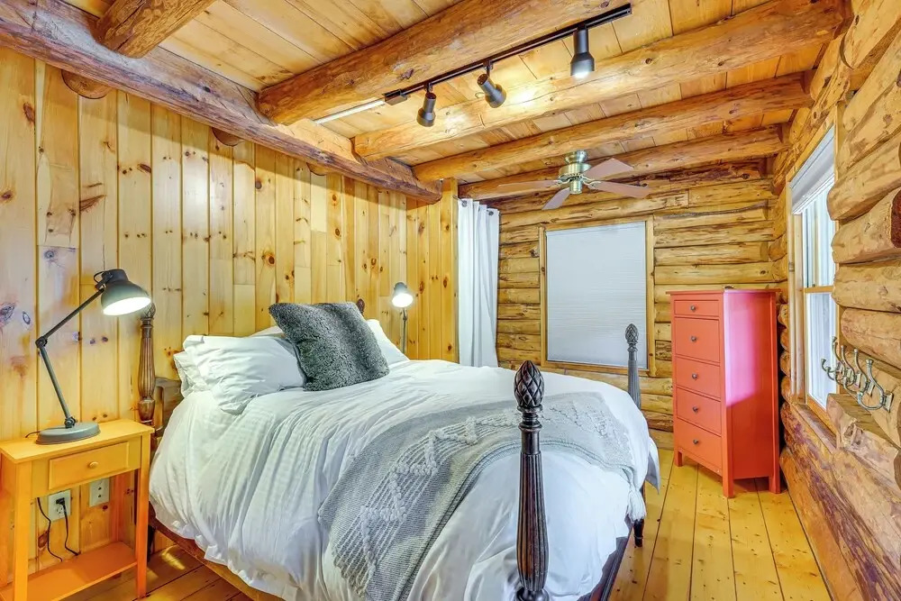 Picture-perfect Vermont Mtn Cabin w/ Hot Tub!