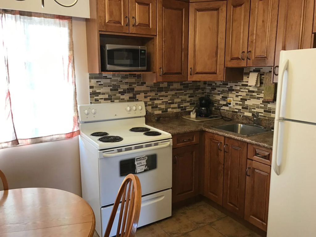 Sahara Courtyard Inn & Suites Osoyoos
