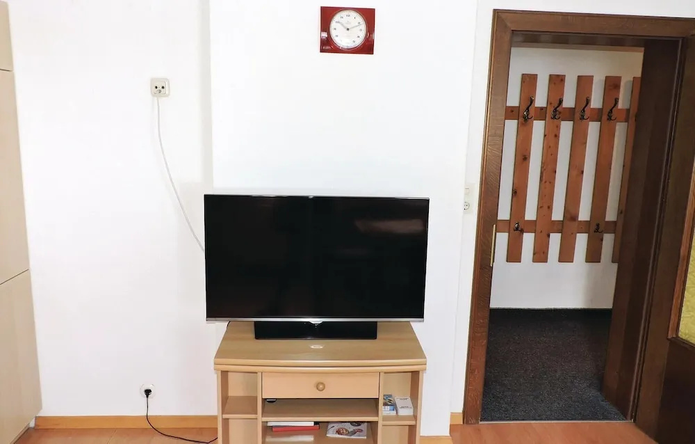 Stunning Apartment in Schnann With 2 Bedrooms and Wifi