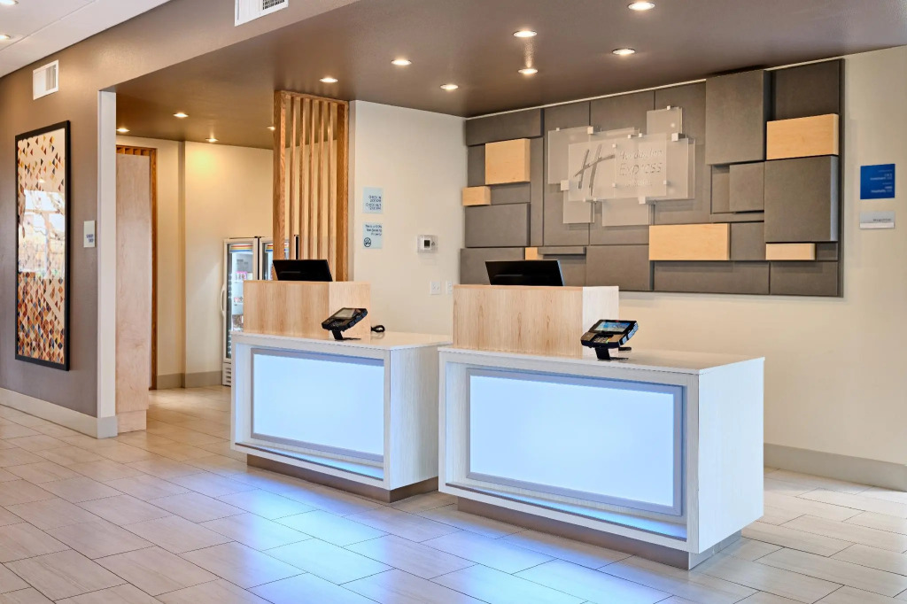 Holiday Inn Express & Suites Salem North - Keizer by IHG