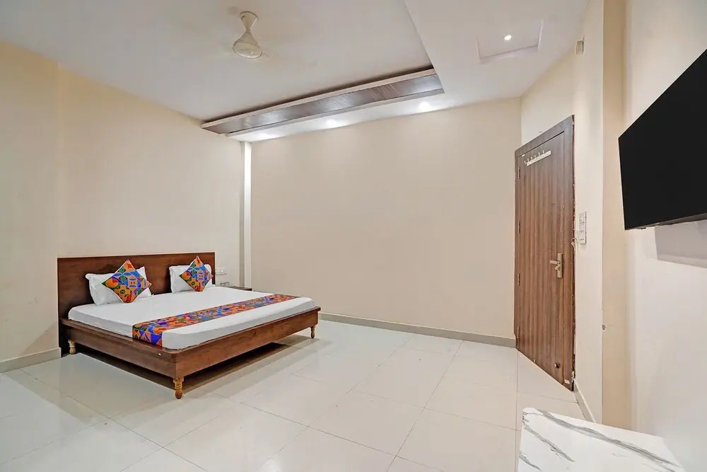 FabHotel Paras Palace - Sant haridas railway station