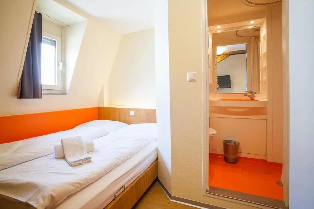 easyHotel Basel - self service and self check-in