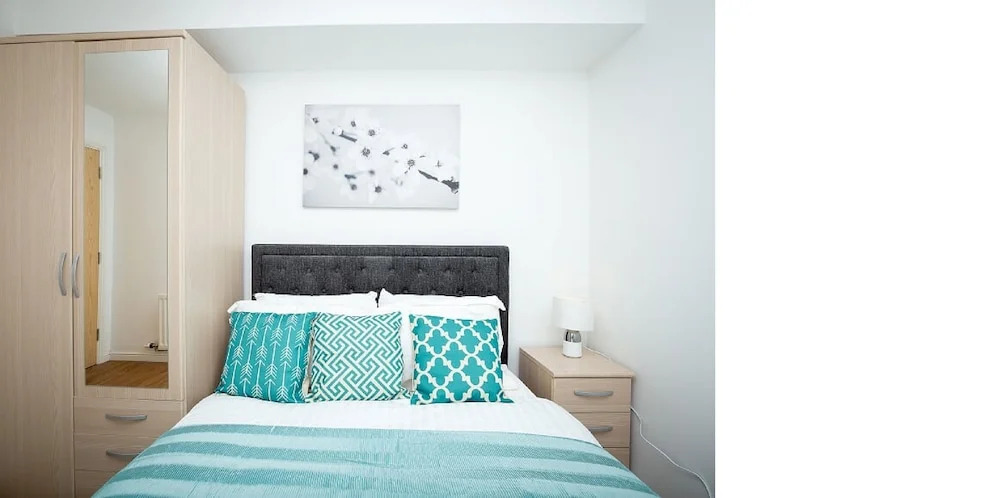 Walking Distance to Town With Free Parking