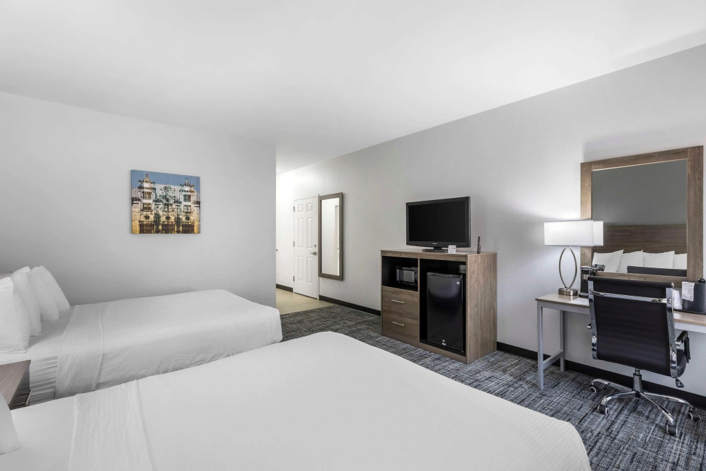 Best Western Plus MidAmerica Hotel