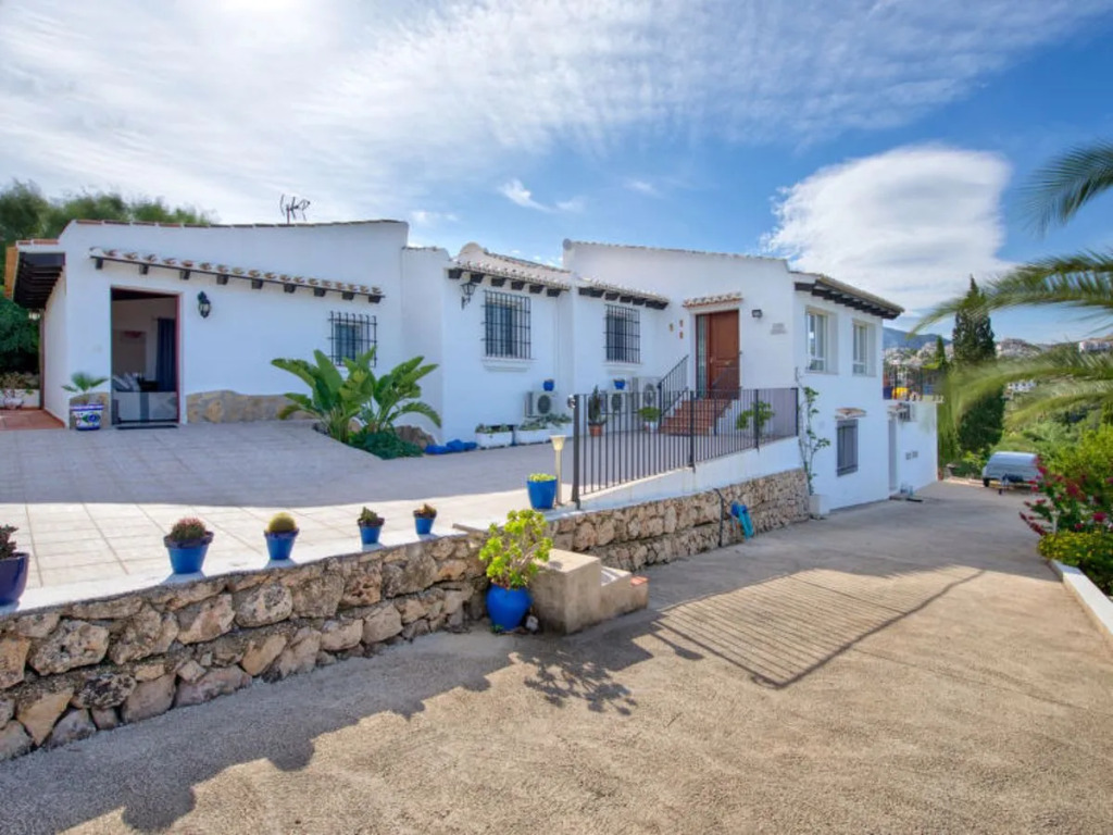House Isabel Falcone