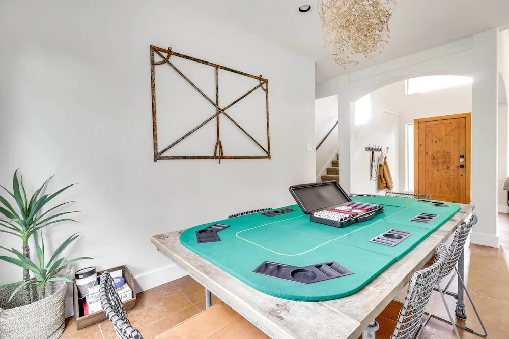 Shaded Getaway with BBQ and Fire Pit in Austin!