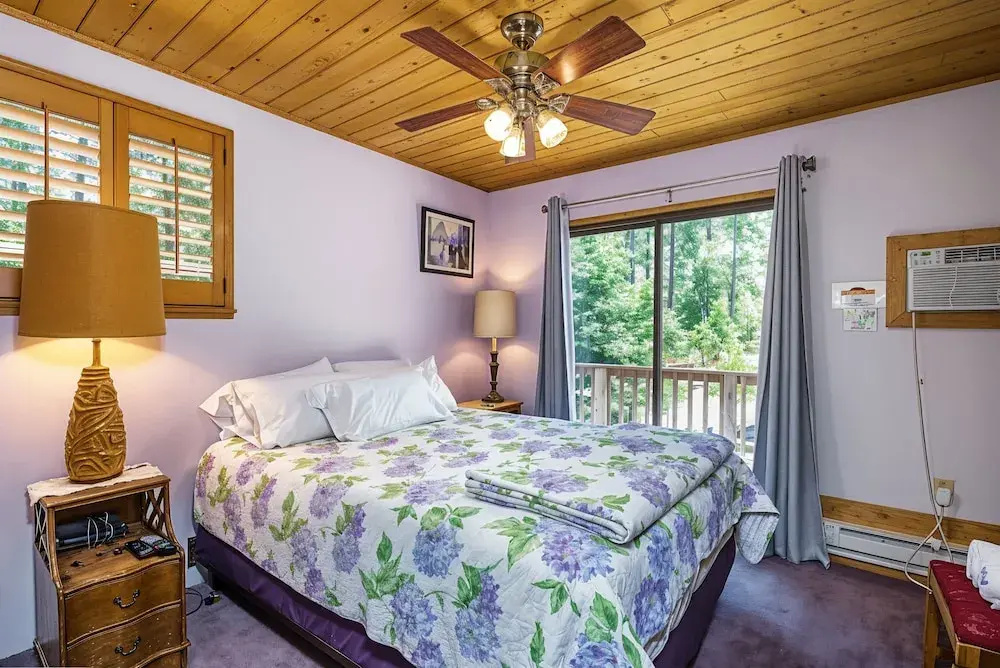The Hideout - Pet Friendly - The Perfect Spot for a Relaxing Yosemite Vacation by Yosemite Region Resorts