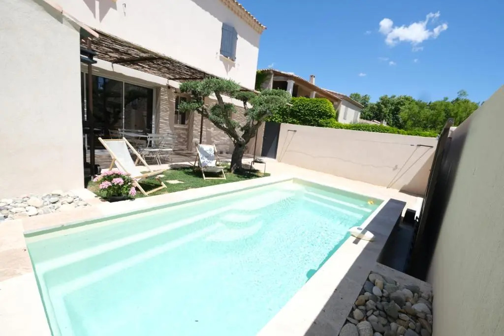 Maison de village avec piscine privée au coeur du village d'Aureille, 6 personnes LS1-386 PROUVENCO