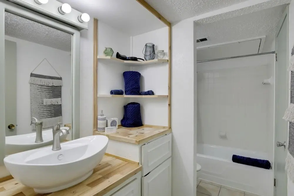 Dallas Condo w/ Pool Access - Walk to Knox Street!