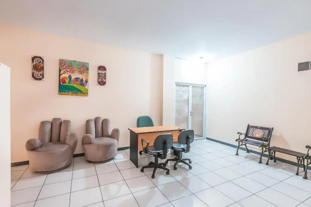 Super OYO 1868 J&b Room Pramuka