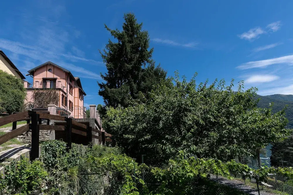 Pink Villa - by MyHomeInComo