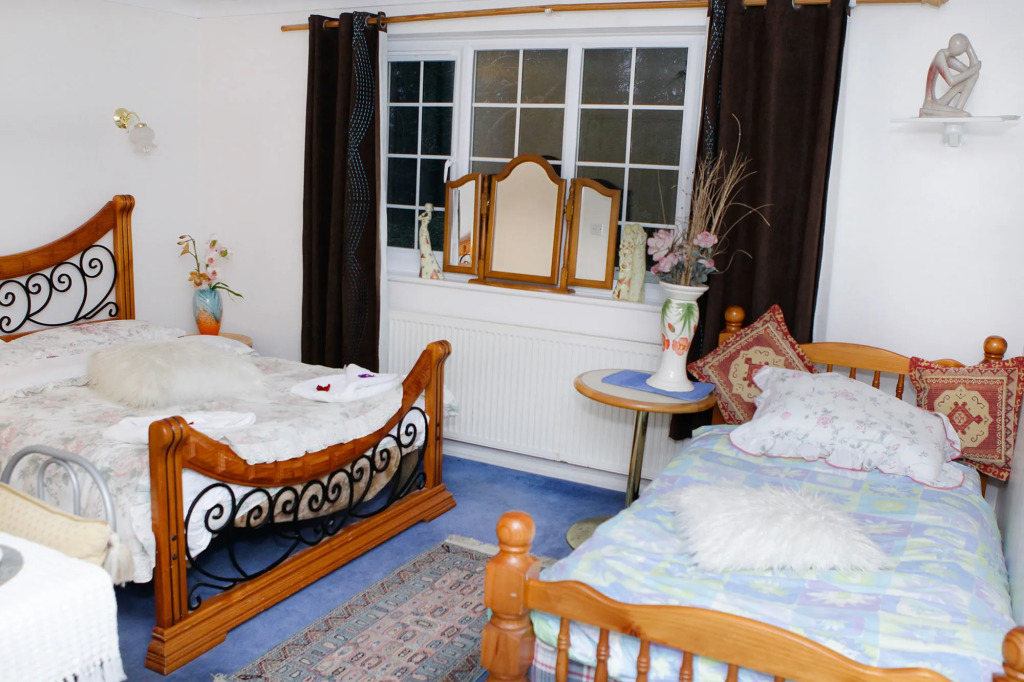 Da Vinci Guest House Gatwick Guest Parking, A Real Gem