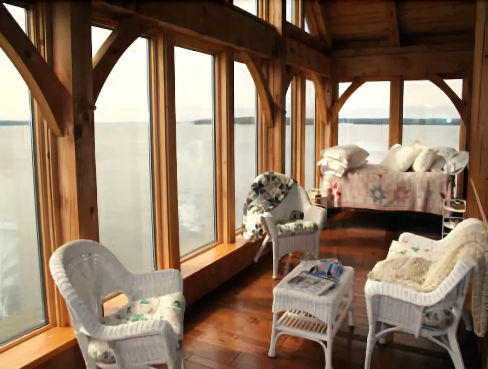 Lighthouse Point Estate - Two Bedroom Home