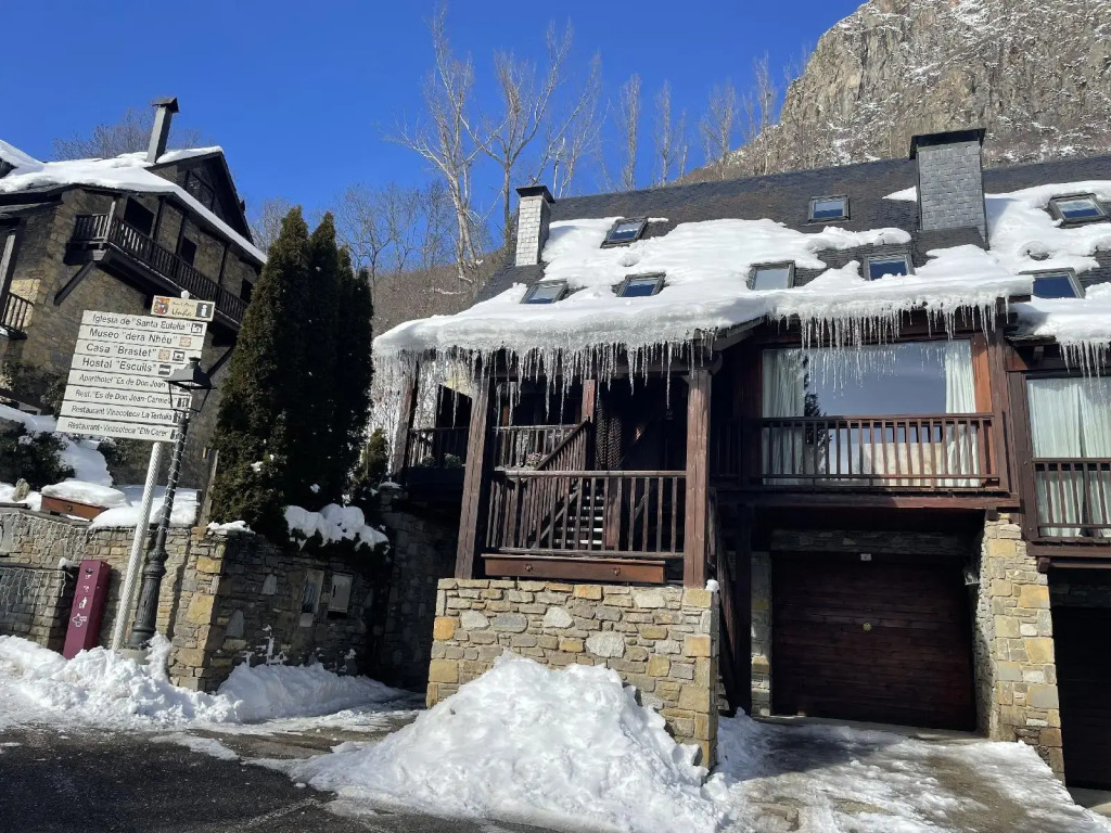 Hostal Escuils