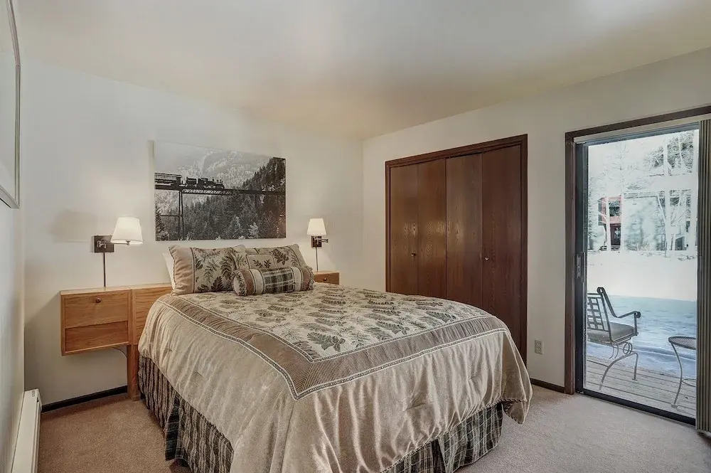 1125 Flying Dutchman 1 Bedroom Condo by RedAwning