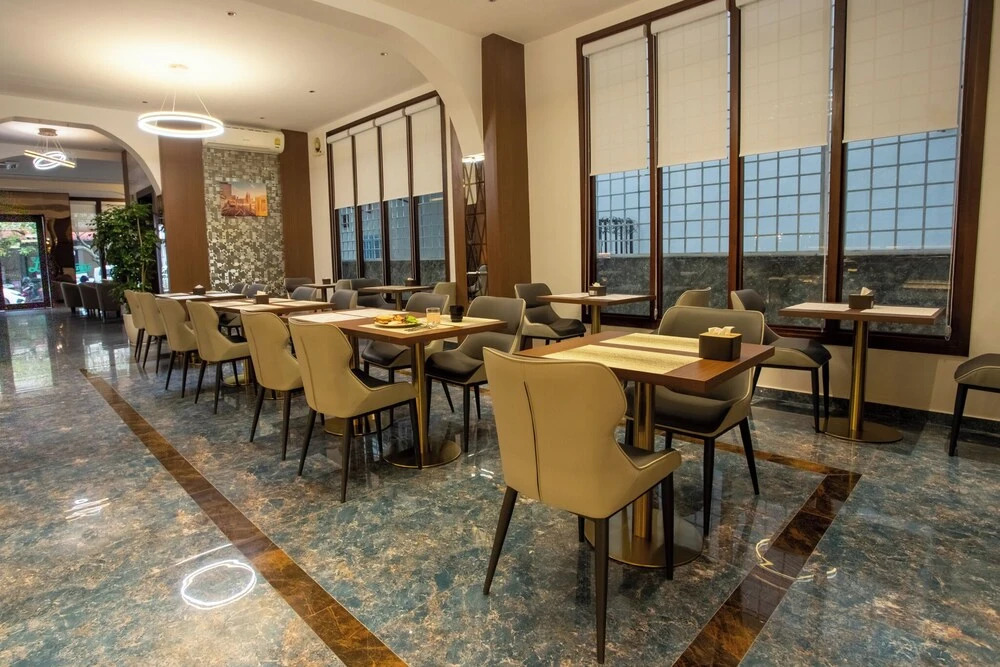 Riverside Hotel
