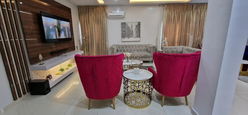Luxury 3-bed House in Gated Estate With Pool Lekki