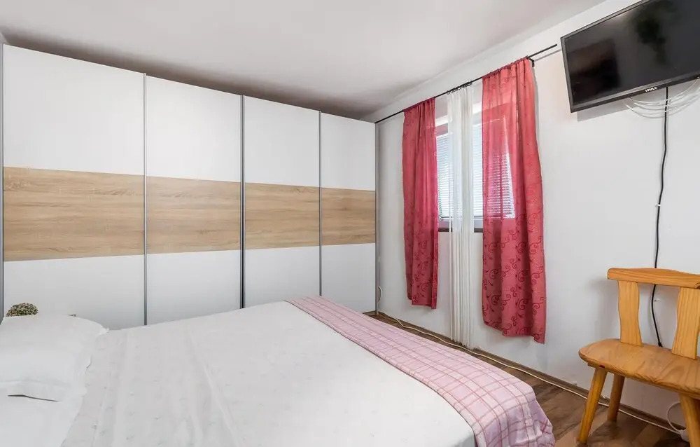 Beautiful Home in Lukovo Sugarje With Wifi and 1 Bedrooms