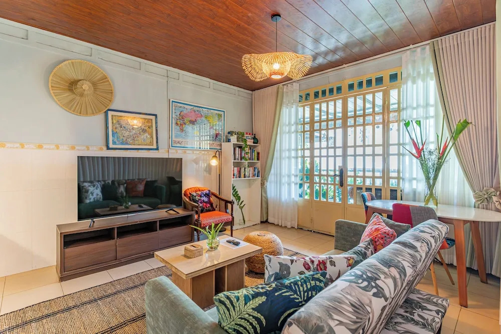 Cozy 1990s Khmer Style Flat in Heart of Tonle Bassac