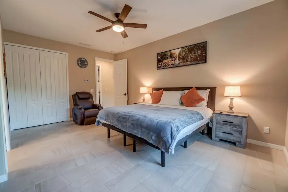 Suite Dreams Guesthouse aka Care Takeover Home