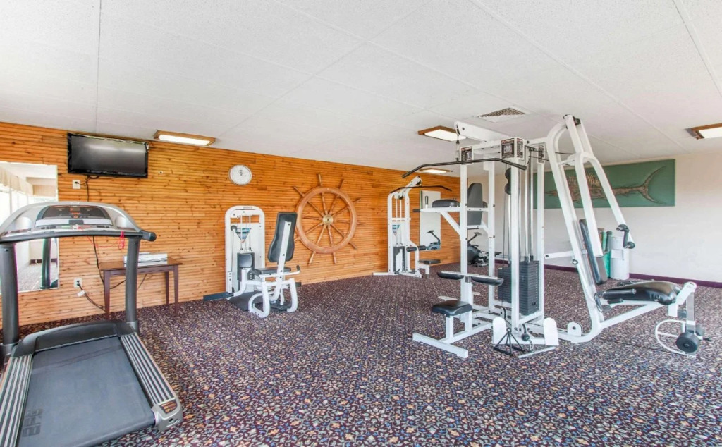 Clarion Inn Surfrider Resort